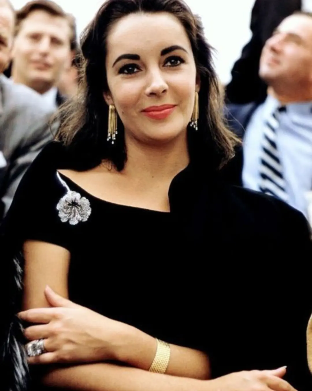 Broches para la Industria Gráfica: Guía Completa - Cómo se usan los broches en la ropa broches para la industria grafica - Cómo se usan los broches en la ropa