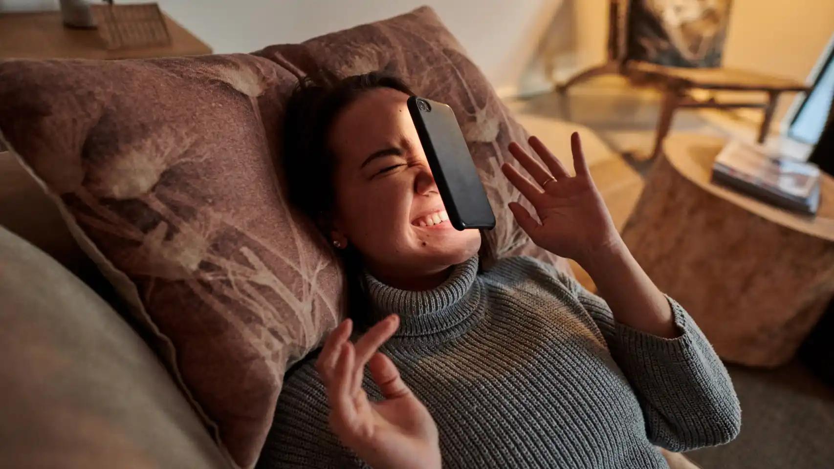 Chistes sobre excéntricos en gráfica: humor gráfico y risas aseguradas - Qué hace una abeja en el baño chiste chistes sobre excentricos en grafica - Qué hace una abeja en el baño chiste