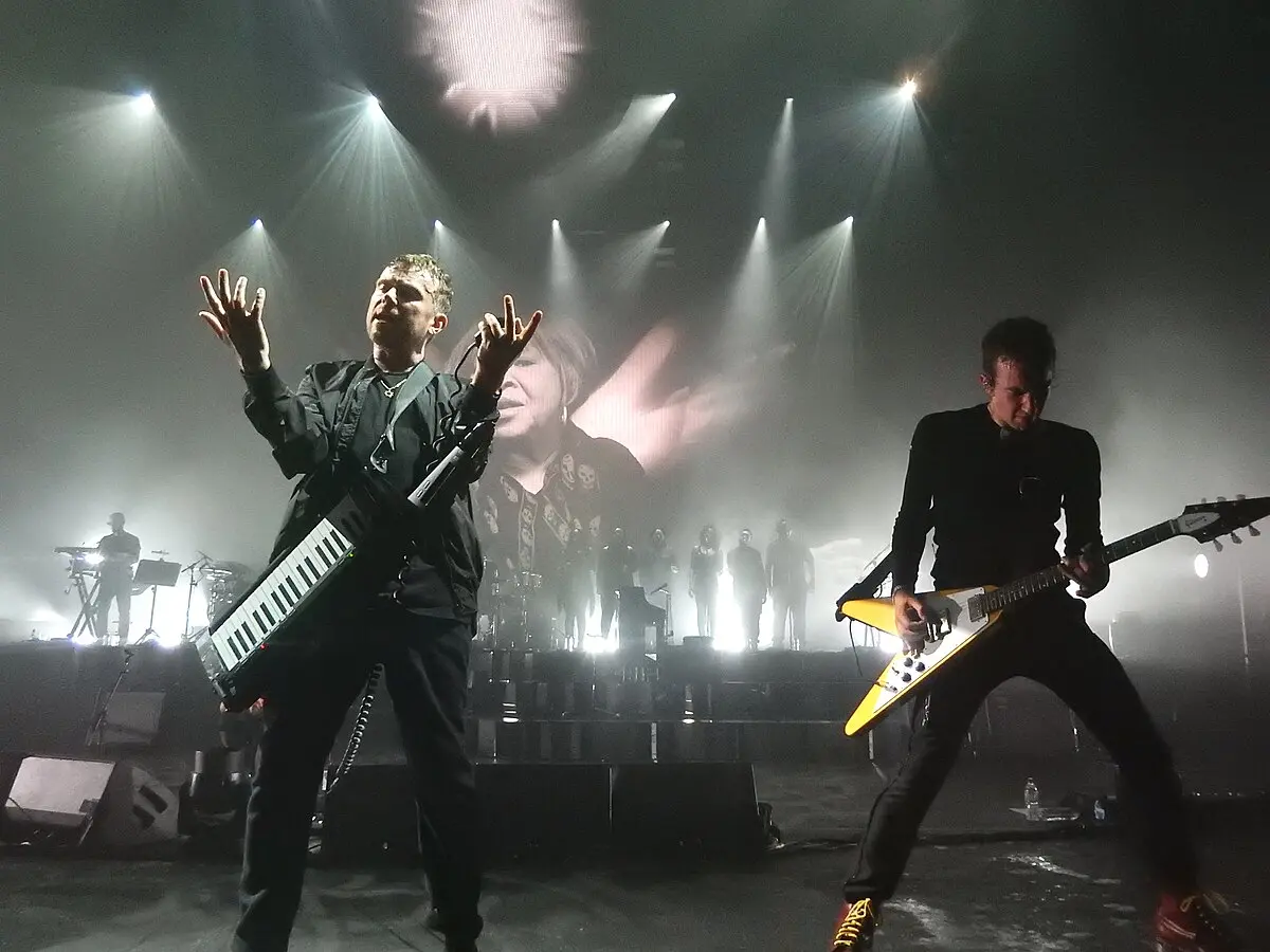 <b>Jamie Hewlett</b>: El Artista Gráfico Detrás del Éxito de <b>Gorillaz</b> - Quién diseño Gorillaz artista grafica gorillaz - Quién diseño Gorillaz